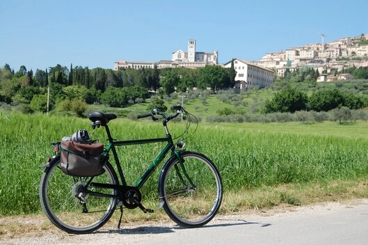 Dolce Vita per Velo und zu Fuß