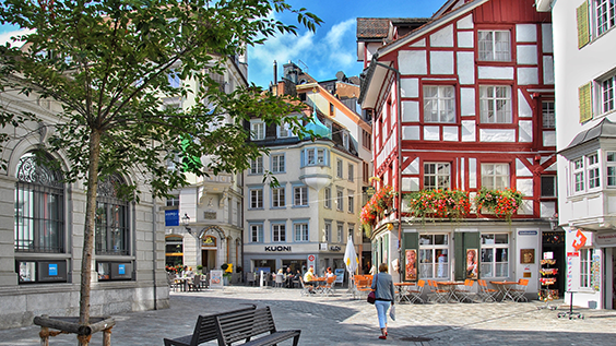Altstadt von St. Gallen mit Marktplatz und buntem Fachwerk