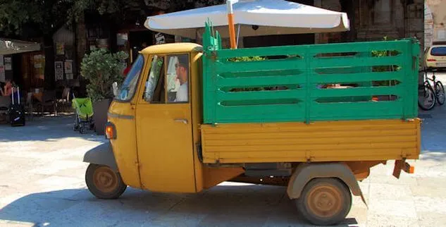 Kleines Transportauto in Apulien