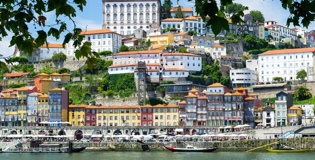 Häuseransicht auf Coinbra, malerische Hafenstadt in Portugal