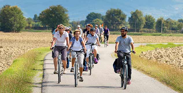 Radfahrer in der Provence - Luberon, mit der Landpartie