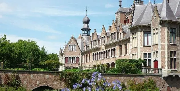 Schloss in Flandern, fotografiert auf einer E-Bike Reise mit der Landpartie