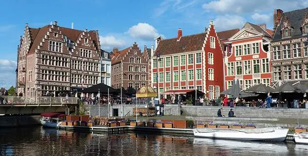 Die Altstadt von Antwerpen während einer Radtour durch die Stadt