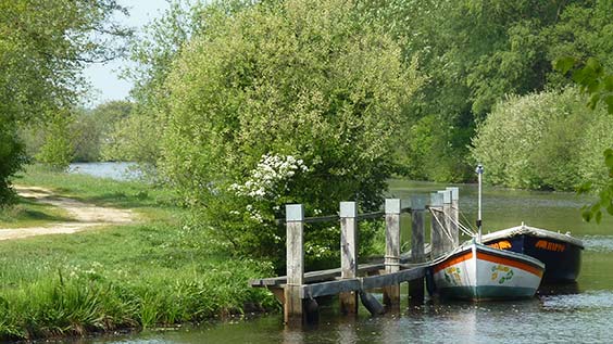 Anlegerstelle an der Hamme, fotografiert auf einer Radreise im Norden Deutschlands