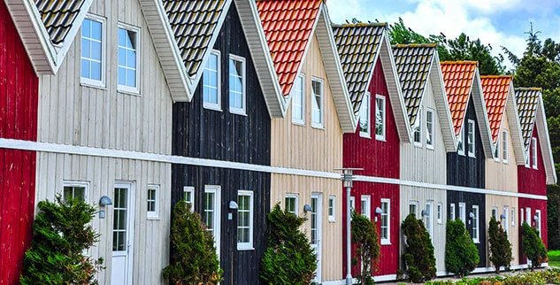 Bunte Reihenhäuser in Dänemark