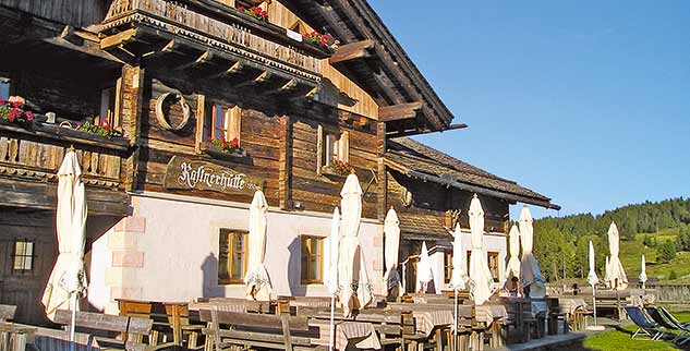 Berghütte in Südtirol im Sommer