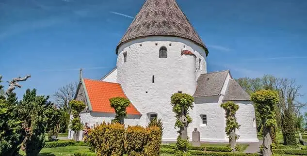 Rundkirche in Bornholm während einer Radtour mit der Landpartie