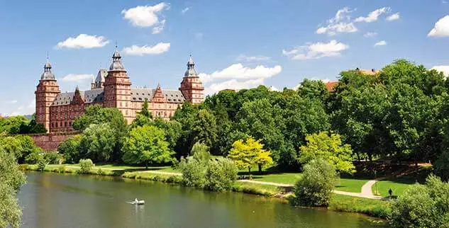 Radwege mit Aussicht auf Schloß Seehof