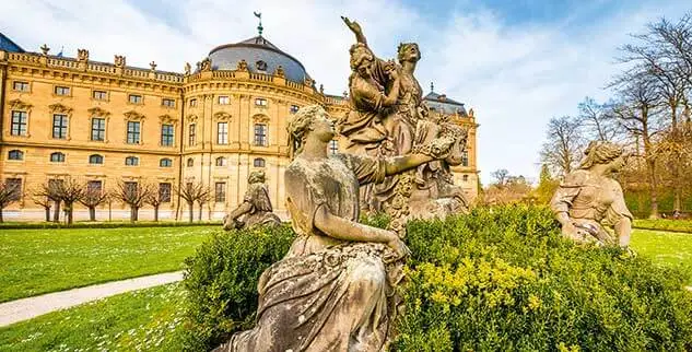 Mit der Landpartie an der Würzburger Residenz auf einer individuellen Radreise