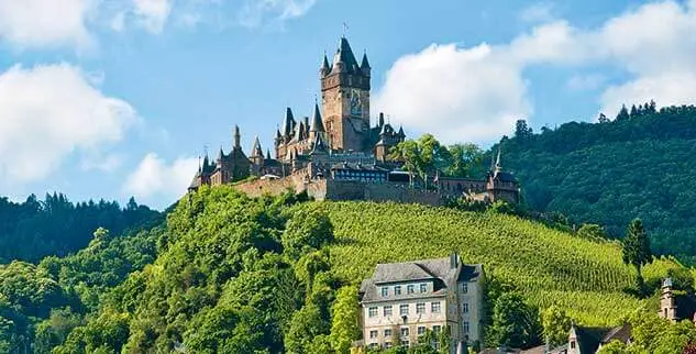 Ausblick auf die Burg Eltz vom Moselradweg