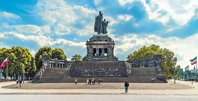 Mit der Landpartie vorbei am Kaiser-Wilhelm Denkmal