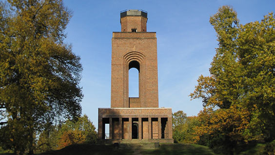 Besichtigung des Bismarckturm in Burg (Spreewald) während einer individuellen Radtour mit der Landpa