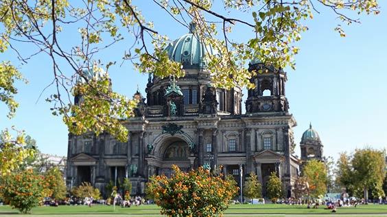 Radpause am Berliner Dom auf der Spreeinsel
