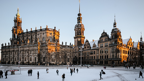 Dresden Theaterplatz im Winter zum Jahreswechsel