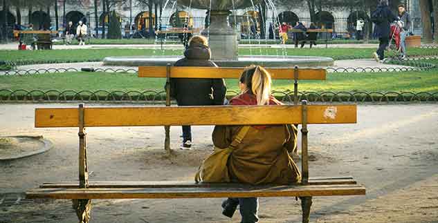 Innenstadt von Paris, Parkbänke und Springbrunnen